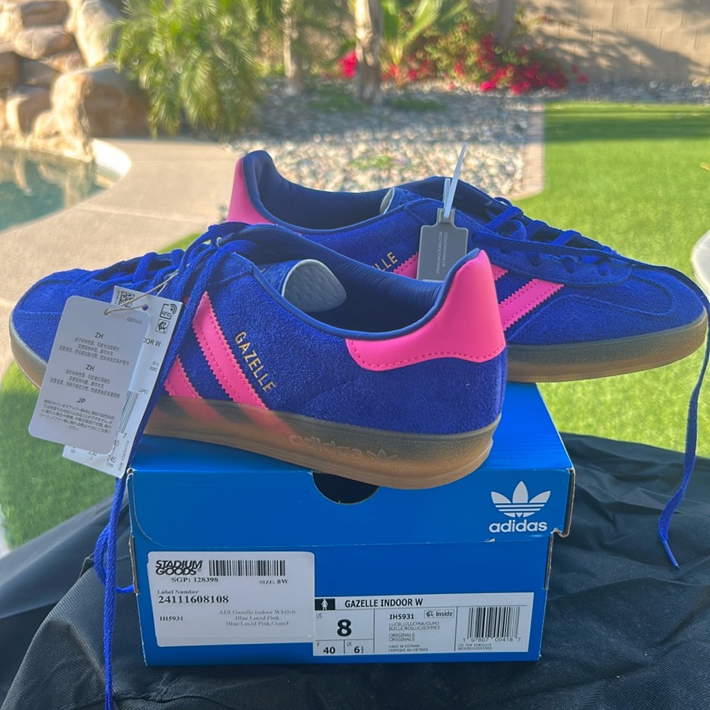 Adidas gazelle LUCBLU, indoor blue lucid, pink gum, three size 8 women’s